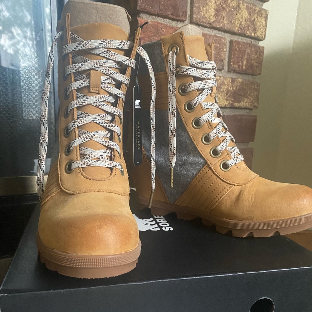 BNWB! Sorel “LEXIE” wedge boots sz 7.5